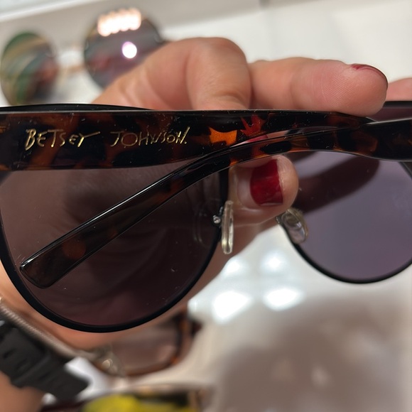 Stylish Sunglasses Collection - Multi-Color - Picture 6 of 8